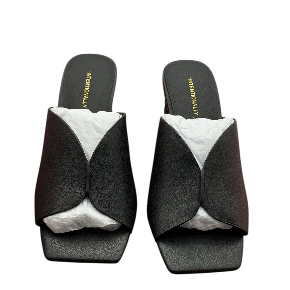 International Black Heeled mules‎ size 5